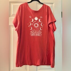Torrid Sz 4 (4X) rust/orange T-Shirt w white print design
